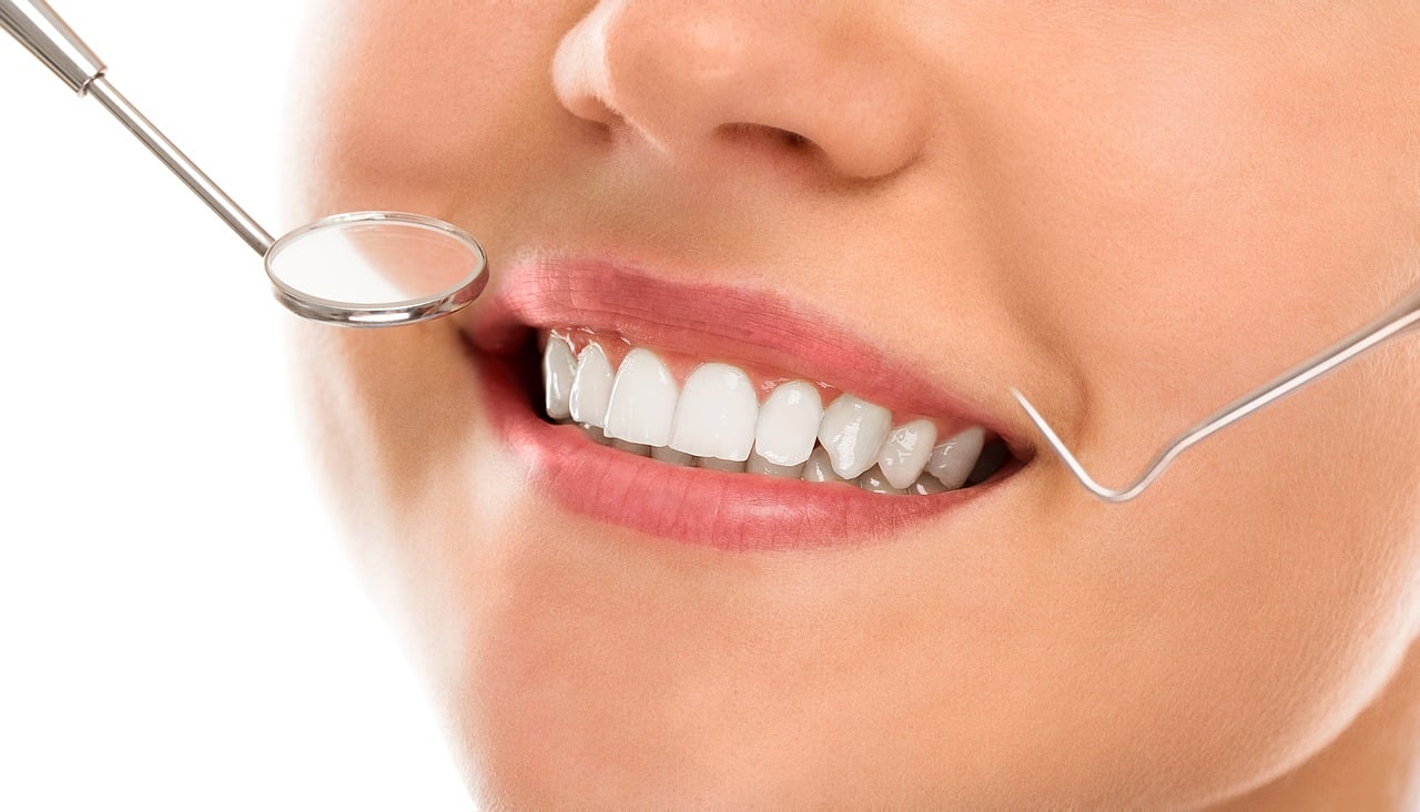 Consequences of missing teeth and their impact on jawbone health 2 g642ae7160b9f6a7ea4dfb8bc09b77f7c067756bc6fcb53fe22410a3bc8298cfac4f2e4f62f52793f70aae802f791cbc3bd2f702b66ed54b799c7d24ebdd174fa 1280
